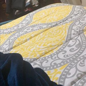 Meet your Posher, Leonela